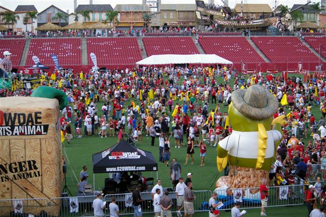 Joe's not sure if it was a "good crowd" or not. It surely wasn't packed, but autograph lines (not shown) for players and alumni were jammed all evening long. Photo by Kyra Hallett, JoeBucsFan.com. 