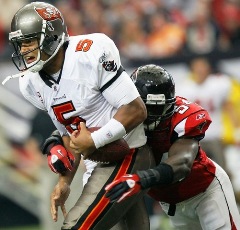 josh freeman 1107 Josh Freeman should have plunged up the middle on the critical fourth-and-inches call at the Bucs failed to convert late.