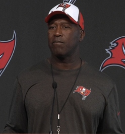 Bucs coach Lovie Smith talked up TE Tim Wright and noted how successful NFL teams must "pass to win."