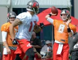 Bucs QB Mike Glennon looks for WR Mike Evans. 