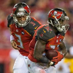 Bucs RB Jeff Demps (32) take a handoff from QB Mike Kafka in the second half Friday. Photo courtesy of Buccaneers.com.