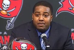 Anthony Collins and the Bucs offensive line wasn't as horrible as many Bucs fans want to believe. Even former Bucs TE Anthony Becht agrees.