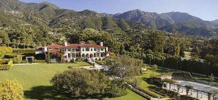 Just because Bucs co-chairman Ed Glazer bought this pad roughly 100 miles of Los Angeles doesn't mean the Bucs are moving to California. At all. 