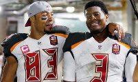 Bucs WR Vincent Jackson and America's Quarterback share a moment basking in victory Sunday. (Photo courtesy of Buccaneers.com.)
