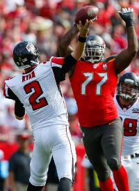 Bucs DT Tony McDaniel gets a paw on a Matty Ice pass yesterday. (Photo courtesy of Buccaneers.com.)