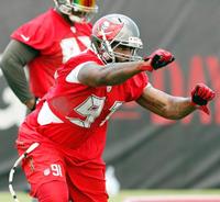 Bucs DE Robert Ayers gets some work in yesterday at One Buc Palace. (Photo courtesy of Buccaneers.com.)