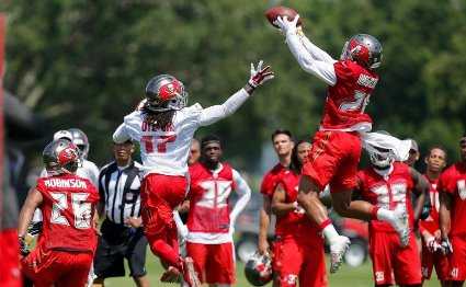 Bucs CB Vernon Hargreaves flies through the air to grab an interception in Wednesday's minicamp practice. (Photo courtesy of Buccaneers.com.)
