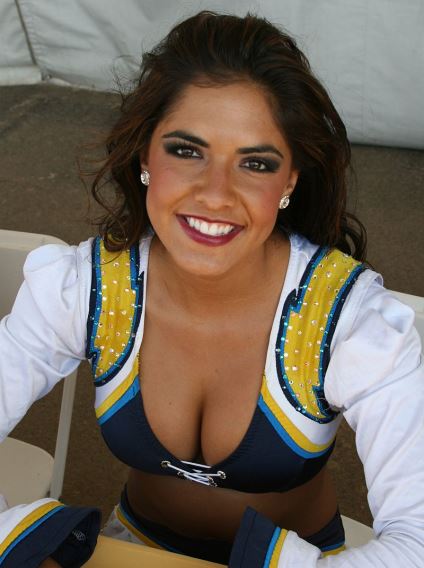 chargers-cheerleader