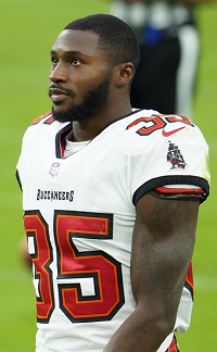 Tampa Bay Buccaneers Re-Sign Jamel Dean, Shaq Mason Traded